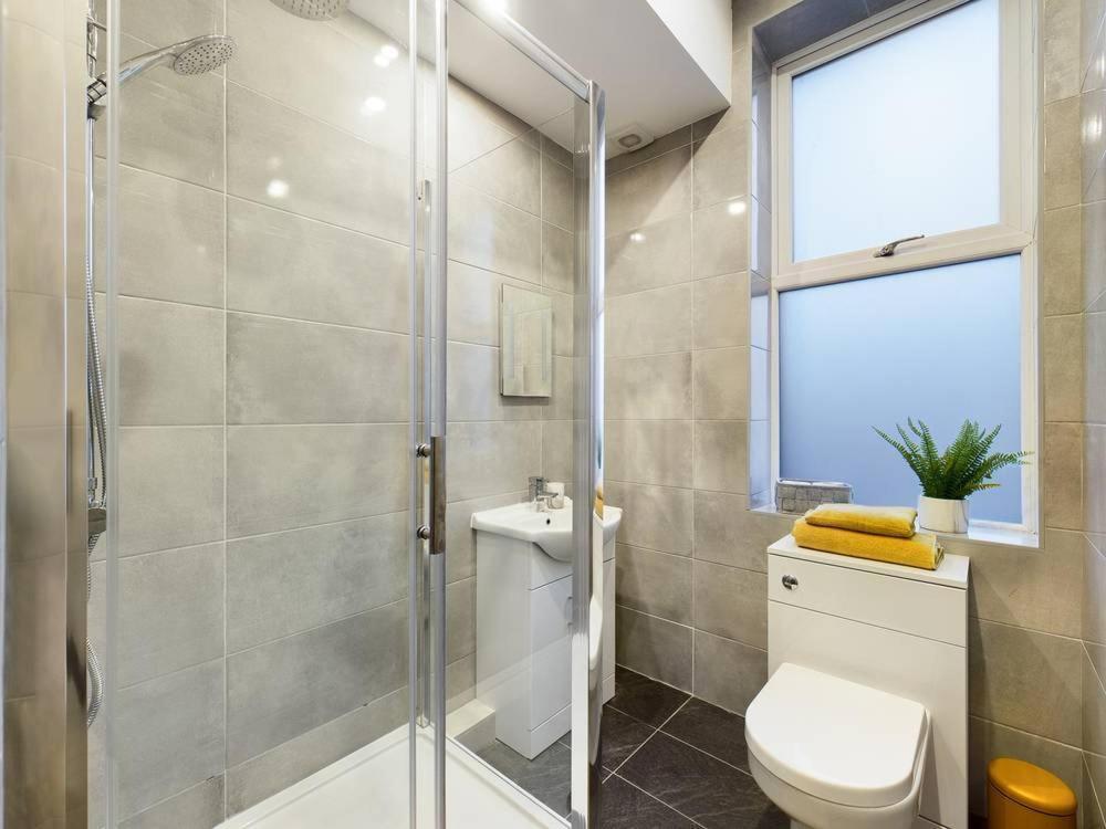Gibson Manor Apartments Wallasey Bagian luar foto
