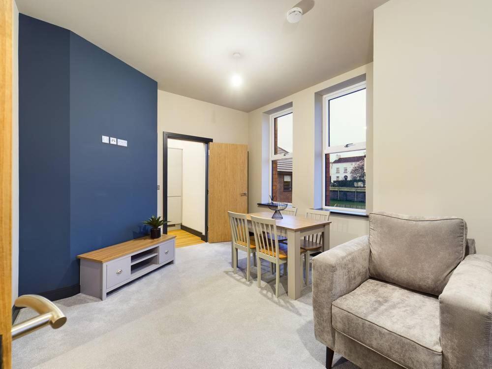 Gibson Manor Apartments Wallasey Bagian luar foto